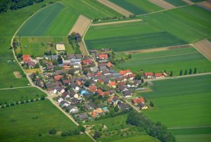 Ortskern mit Feldlage